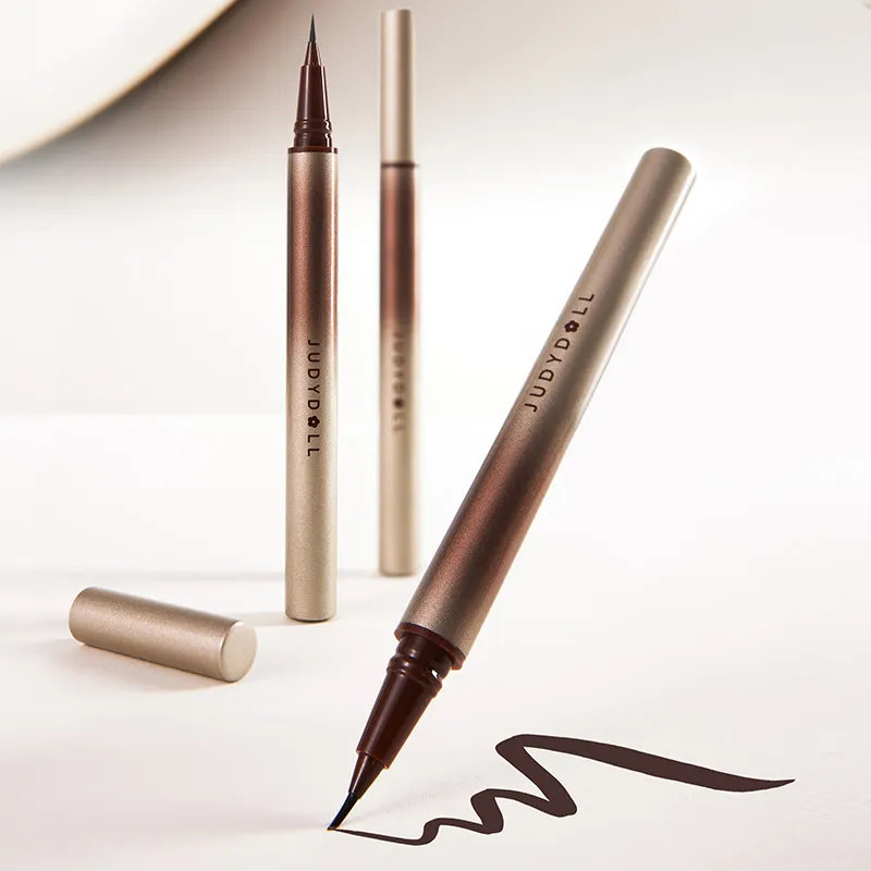 Defined Eyes Liquid Eyeliner Pen - Image 3