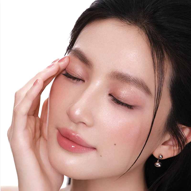 Silky 4-Color Eyeshadow Palette - Image 8