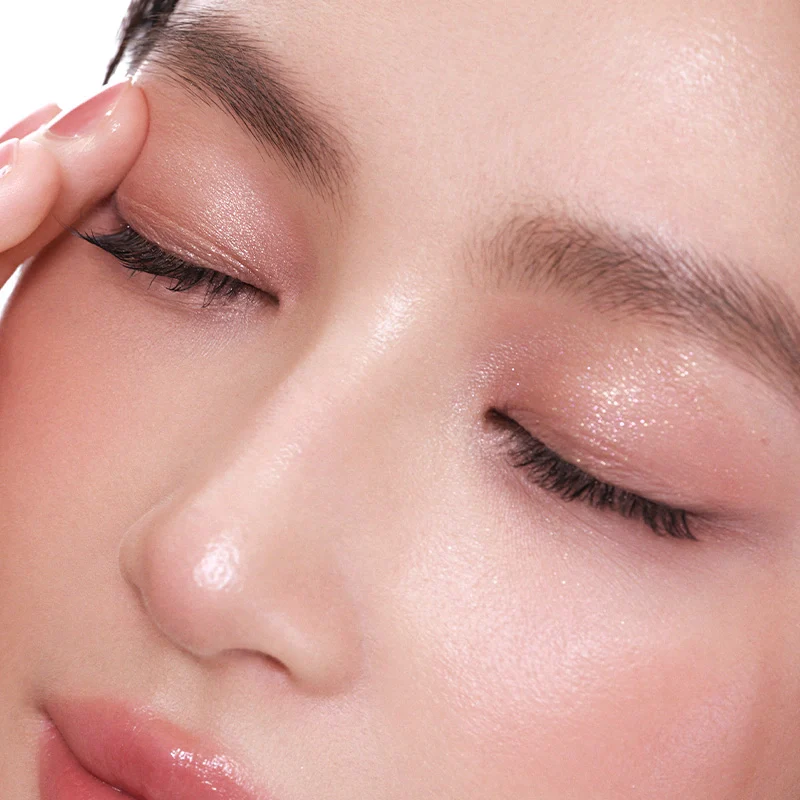 Silky 4-Color Eyeshadow Palette - Image 9